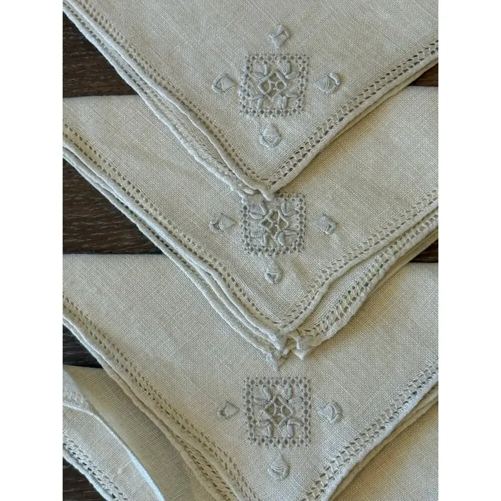 Vintage Embroidered Ivory Square linen Napkis set of 4 Retro